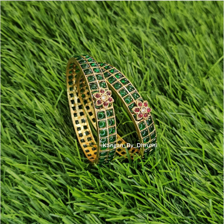 Emerald Green & Red Floral Motif Gold Imitation Bangles4