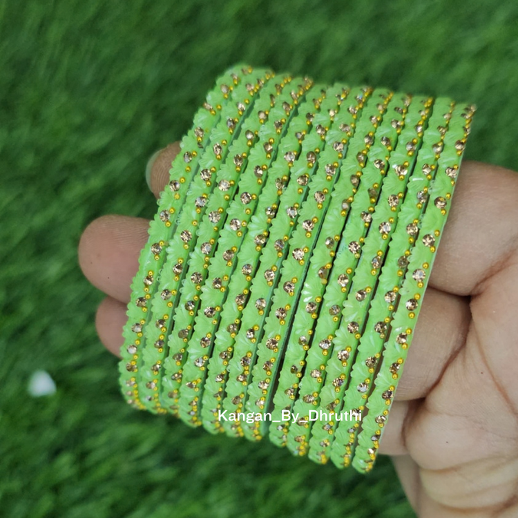 Pista Colour Thaamara Lotus Glass Bangles1